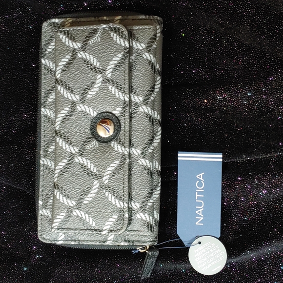 Nautica Handbags - Nautica 🆕 Ocean Organizer W/RFID Block Protection Wallet